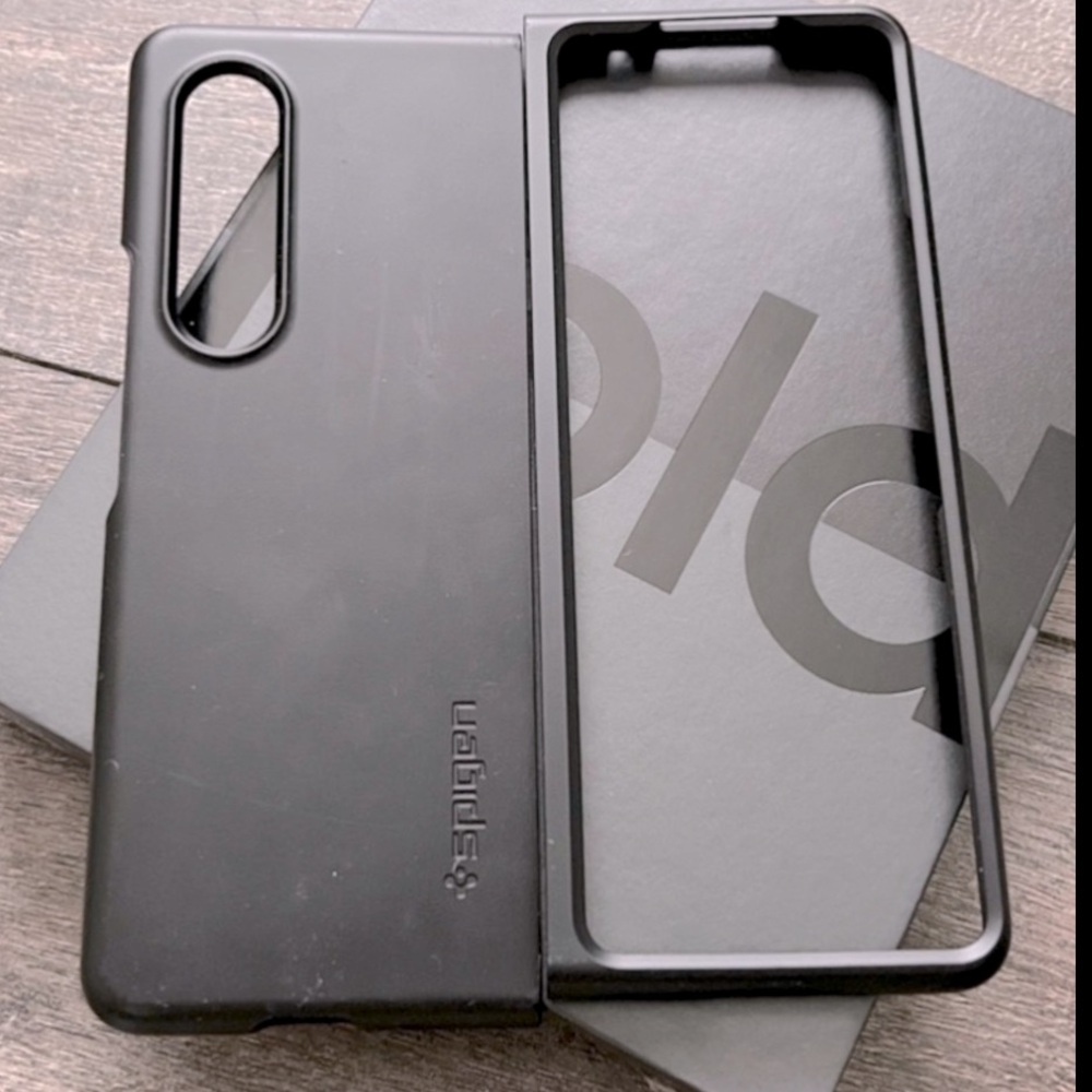 $5 for $20 min order ! Samsung galaxy Z fold3 phone case